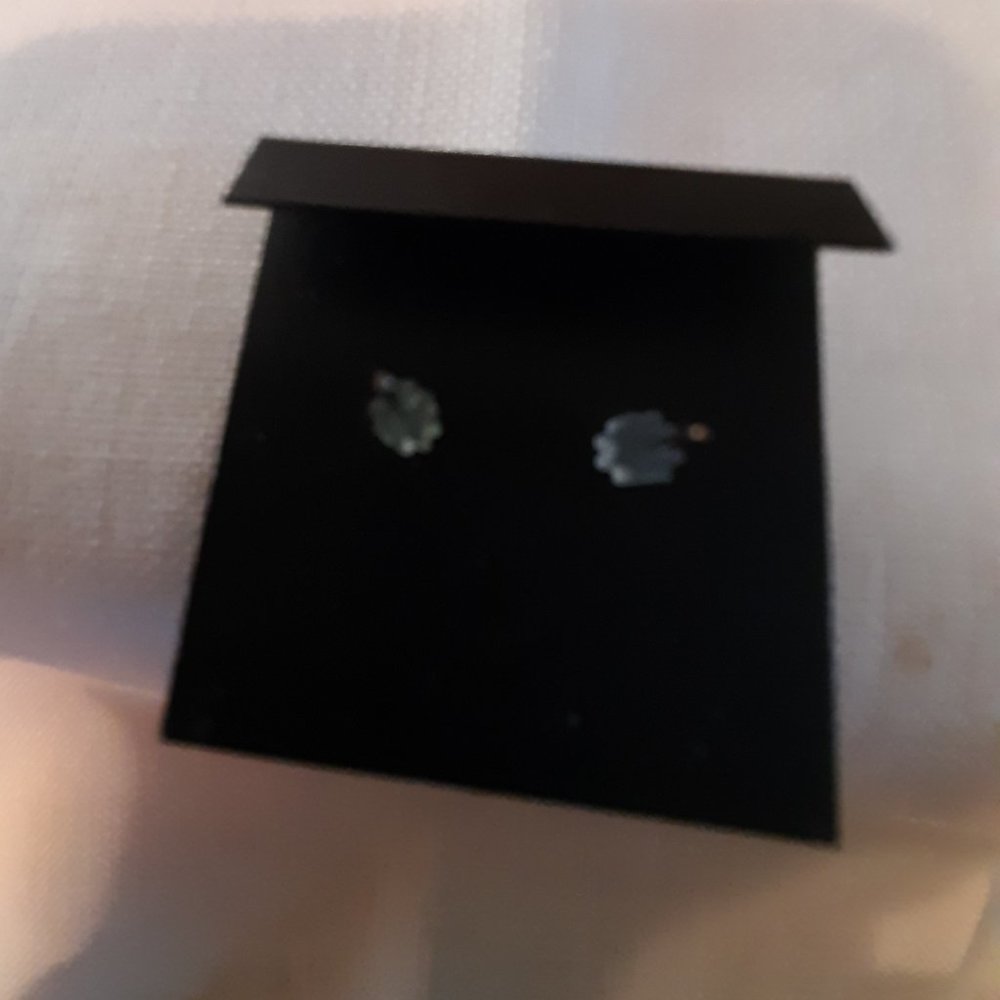 Pair Cz Studs - image 2